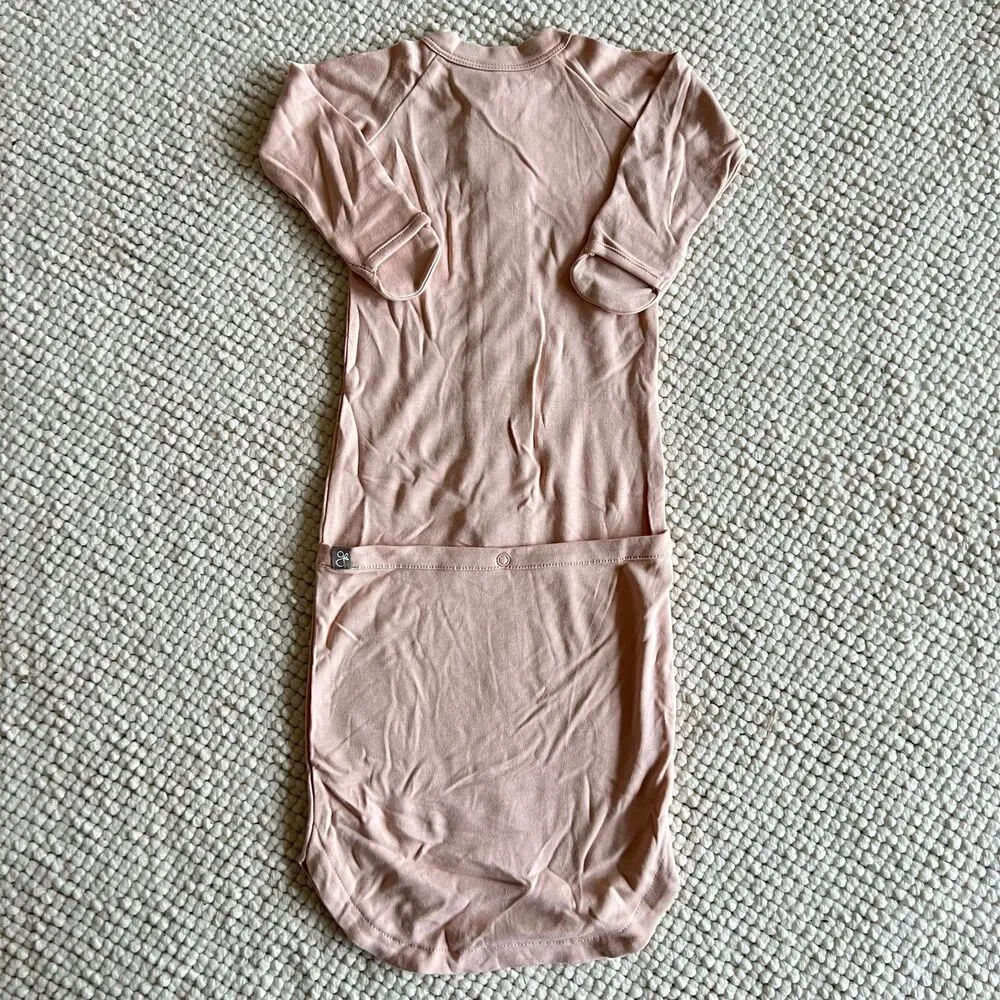 NWT Goumi Kids Rose Pink Baby Gown SZ 3-6 mo Snap Bamboo Baby Sleeper Organic - Picture 2 of 3